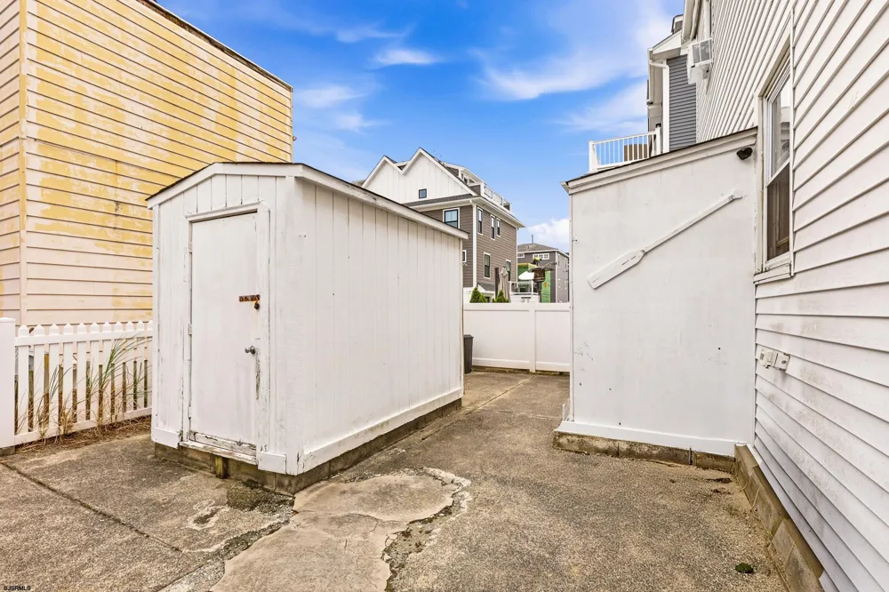 31 Bayonne Pl Ocean City, NJ 08226