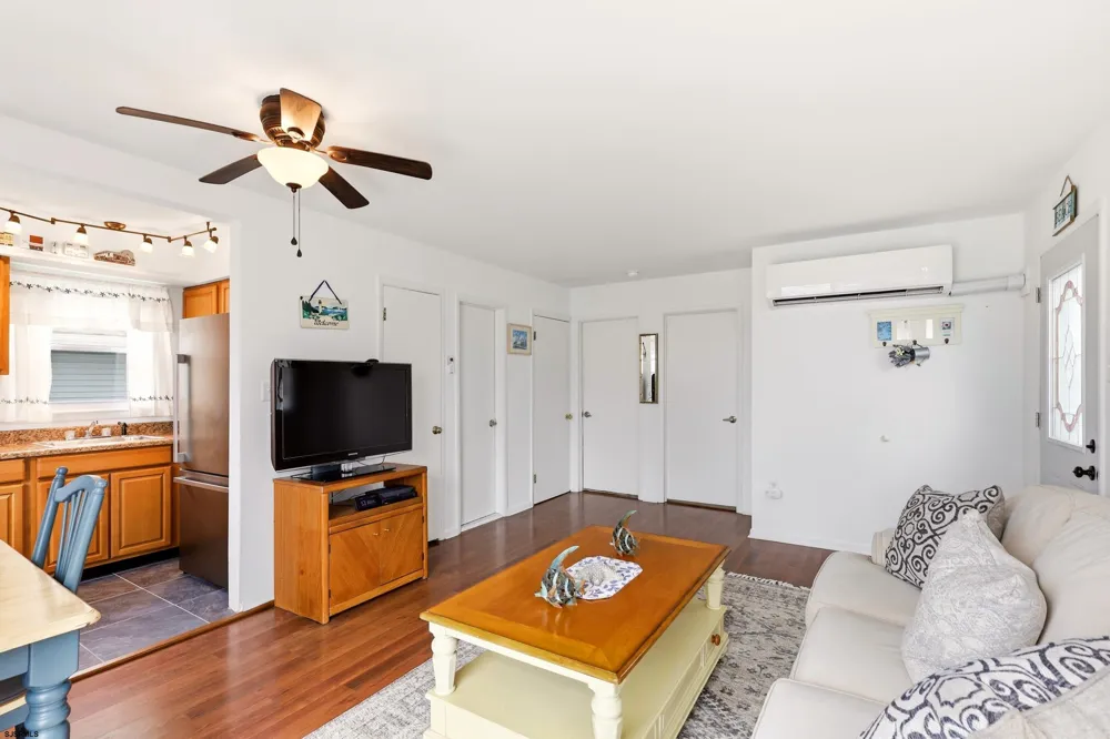 31 Bayonne Pl Ocean City, NJ 08226