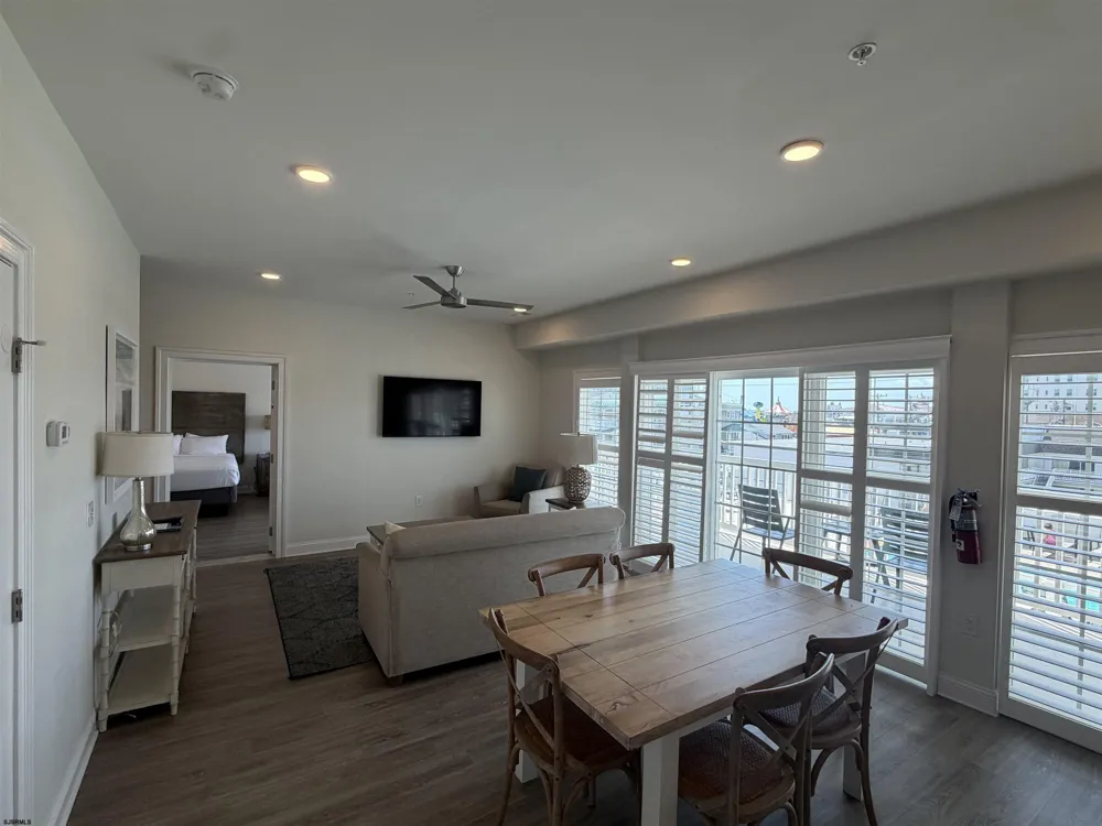 719 E 10th Street Ocean City, NJ 08226
