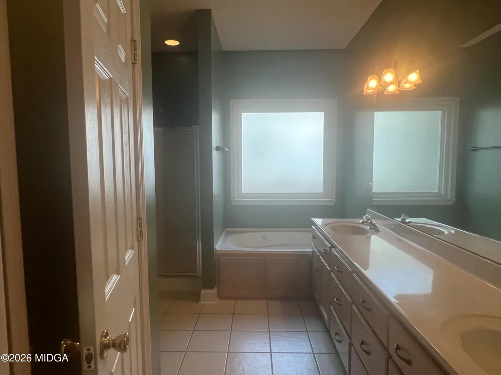 220 Sugarloaf Circle Macon, GA 31204