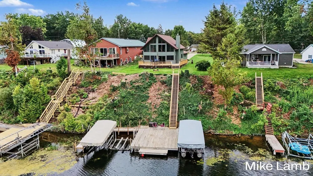 6159 E Dave Street Newaygo, MI 49337