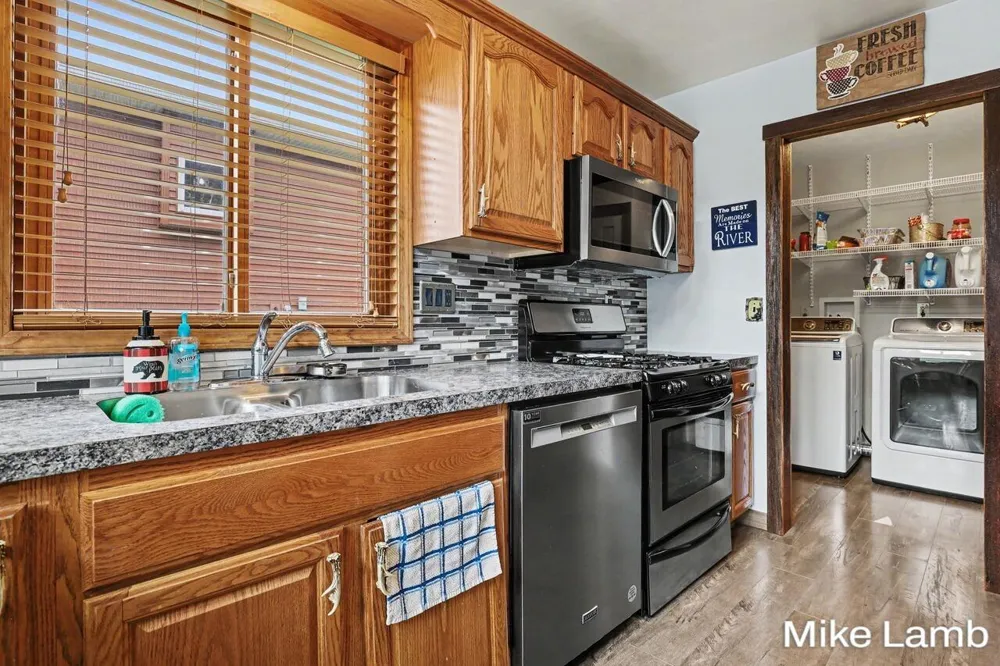 6159 E Dave Street Newaygo, MI 49337