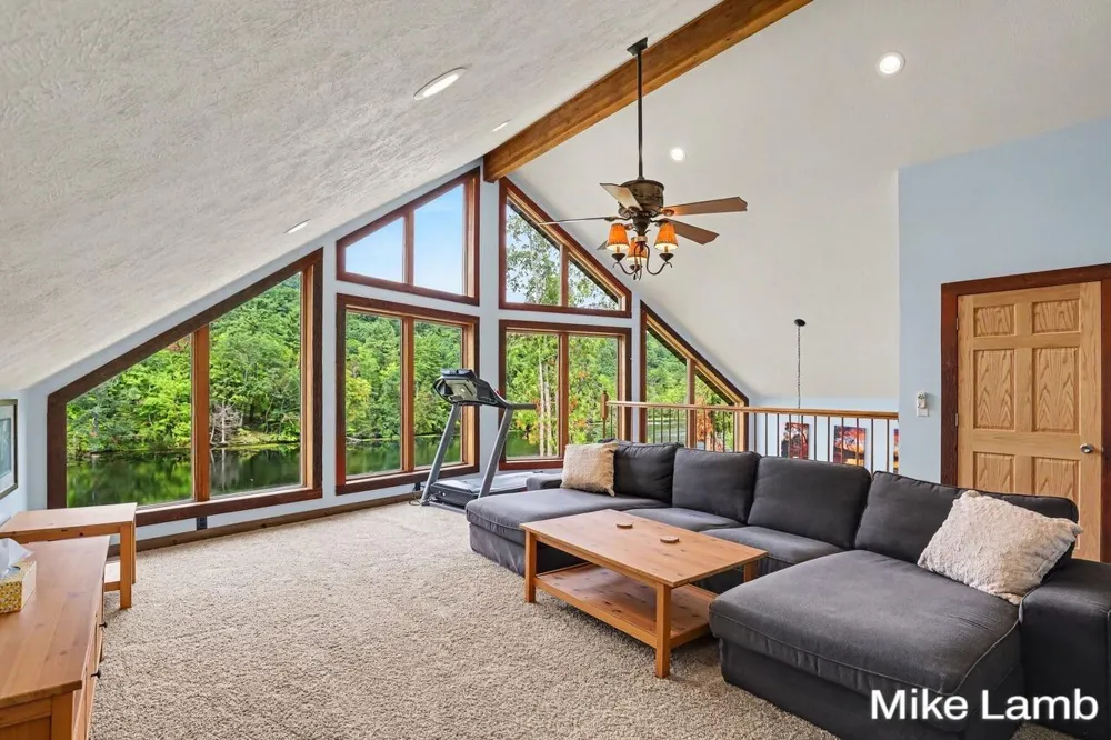 6159 E Dave Street Newaygo, MI 49337