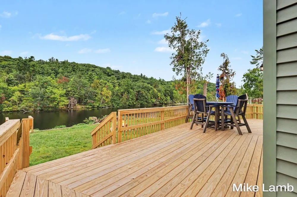 6159 E Dave Street Newaygo, MI 49337