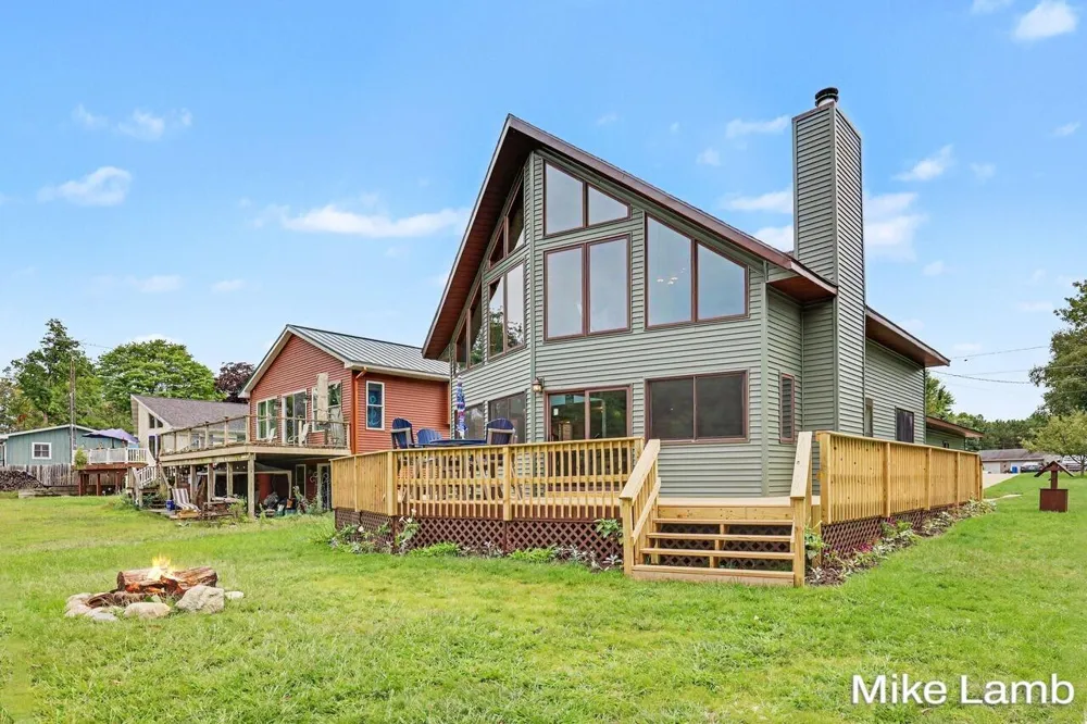 6159 E Dave Street Newaygo, MI 49337