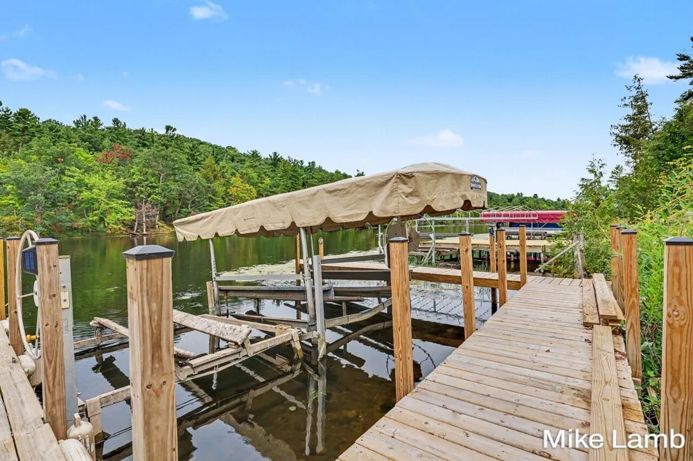 6159 E Dave Street Newaygo, MI 49337