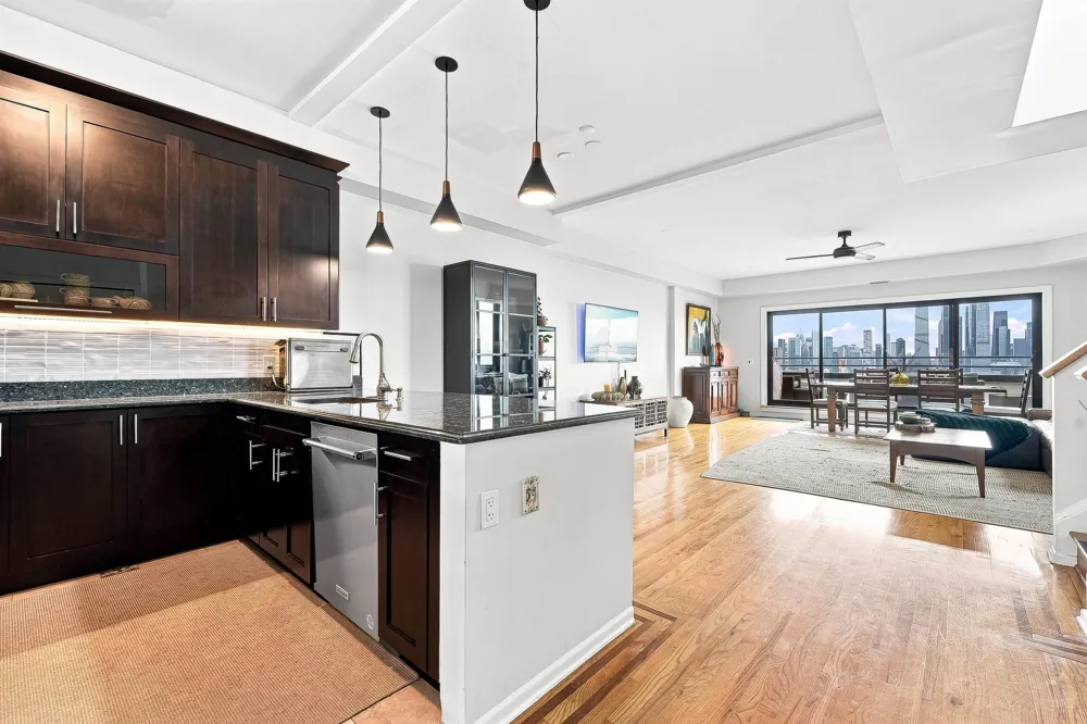 530 GREGORY AVE Weehawken, NJ 07086