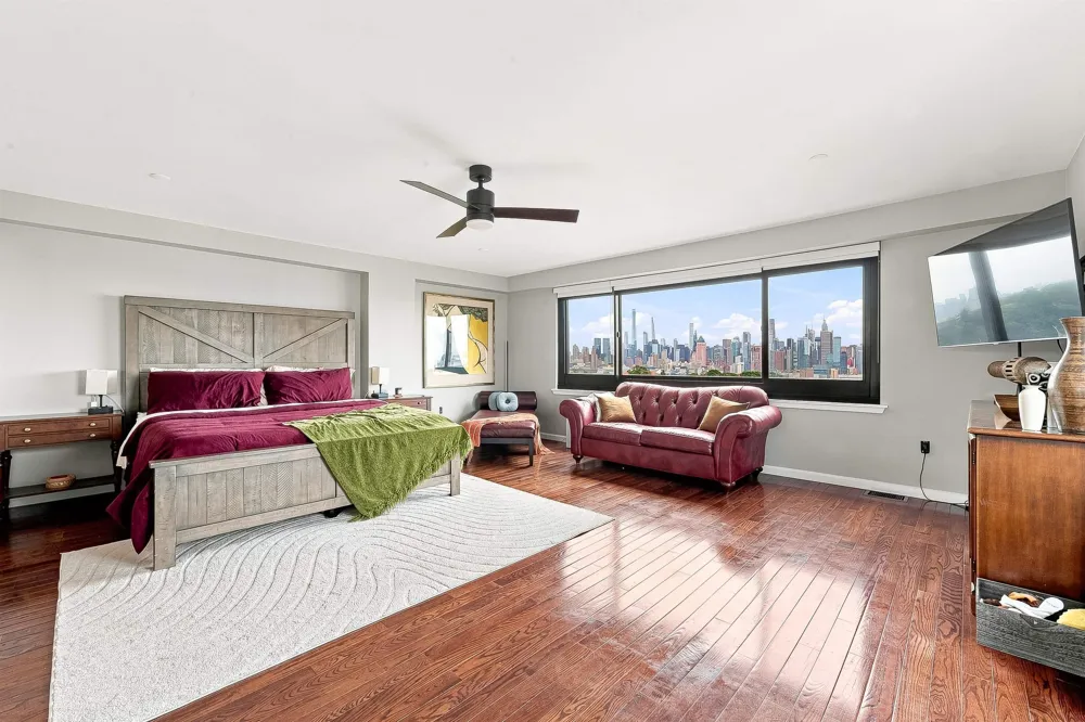 530 GREGORY AVE Weehawken, NJ 07086