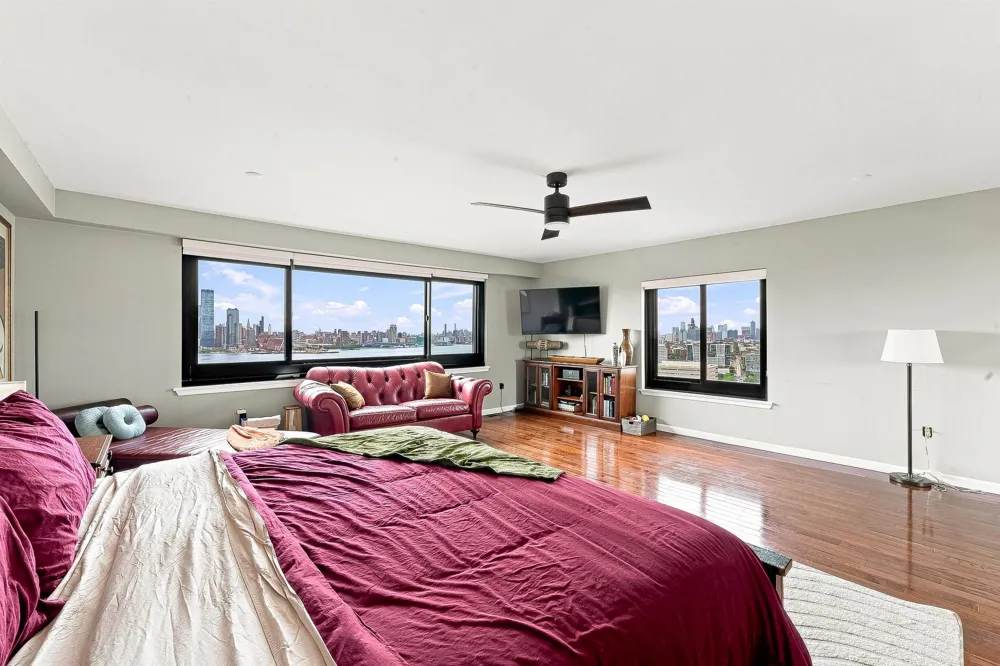530 GREGORY AVE Weehawken, NJ 07086