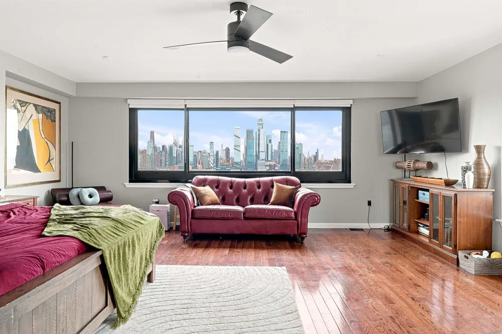 530 GREGORY AVE Weehawken, NJ 07086