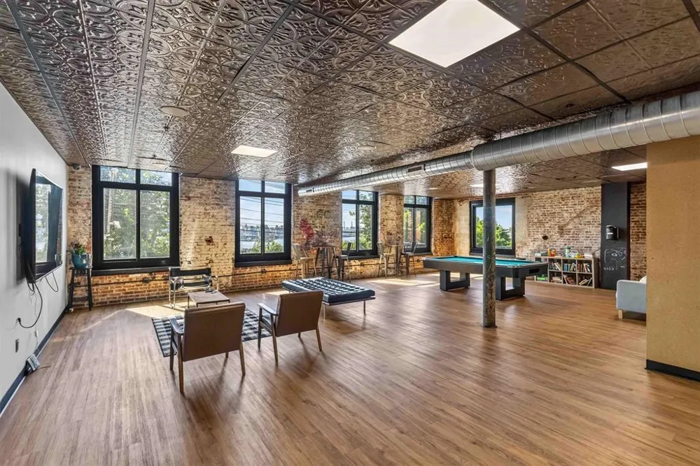 530 GREGORY AVE Weehawken, NJ 07086