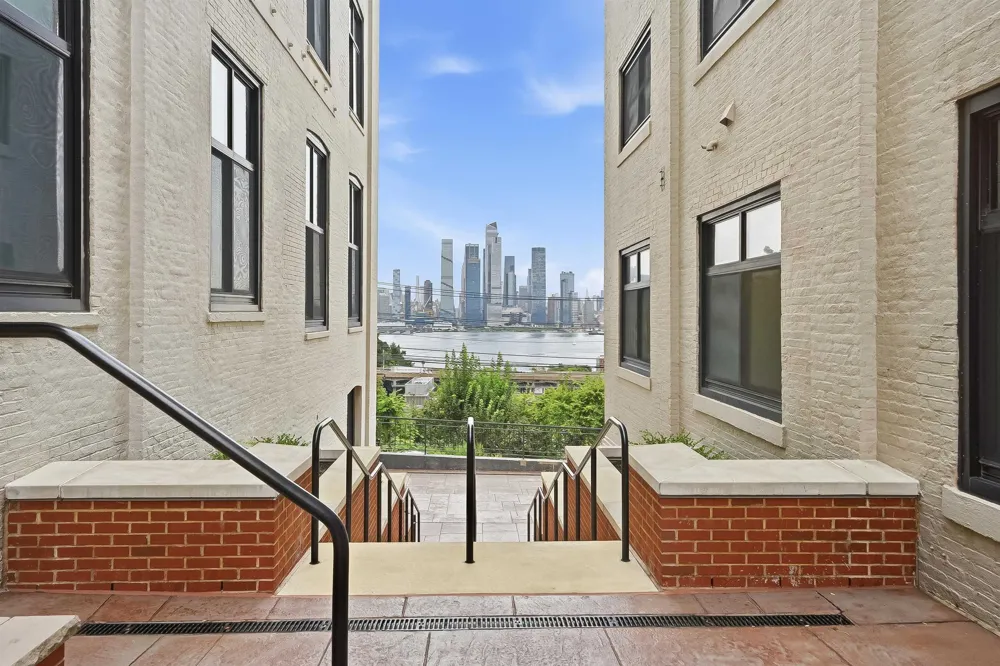 530 GREGORY AVE Weehawken, NJ 07086
