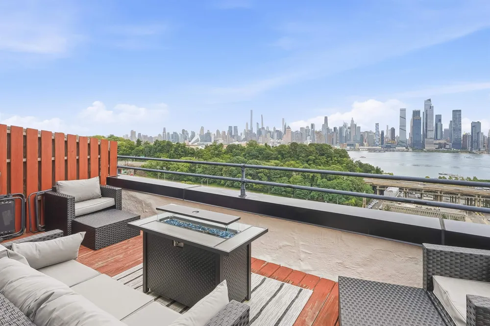 530 GREGORY AVE Weehawken, NJ 07086