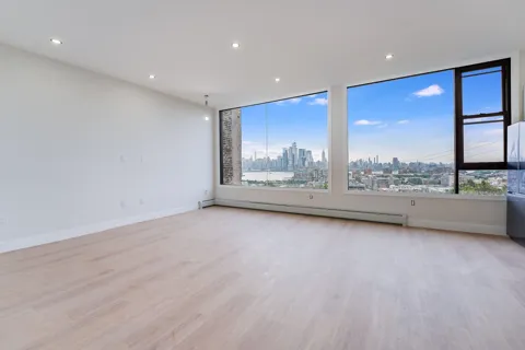 704 PALISADE AVE