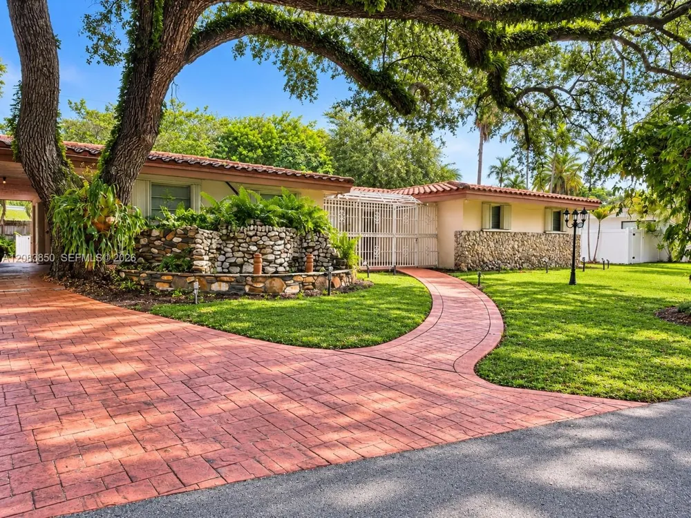 2161 NE 190th Ter Miami, FL 33179