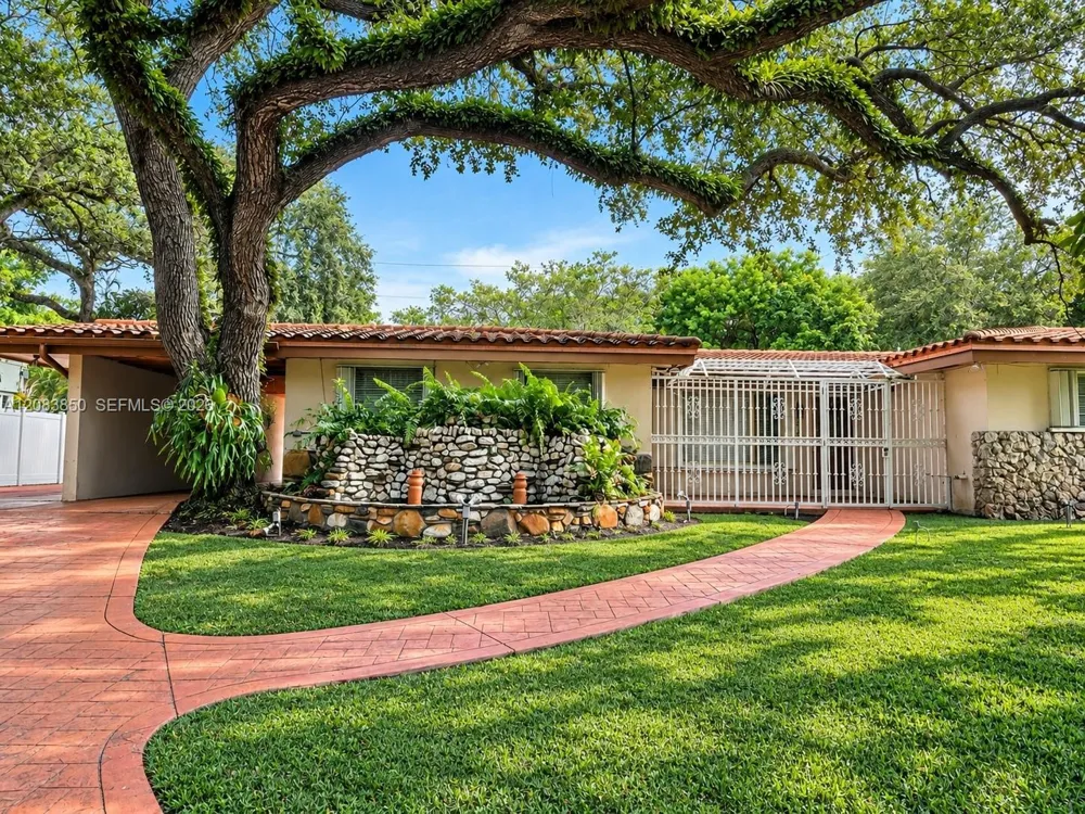 2161 NE 190th Ter Miami, FL 33179