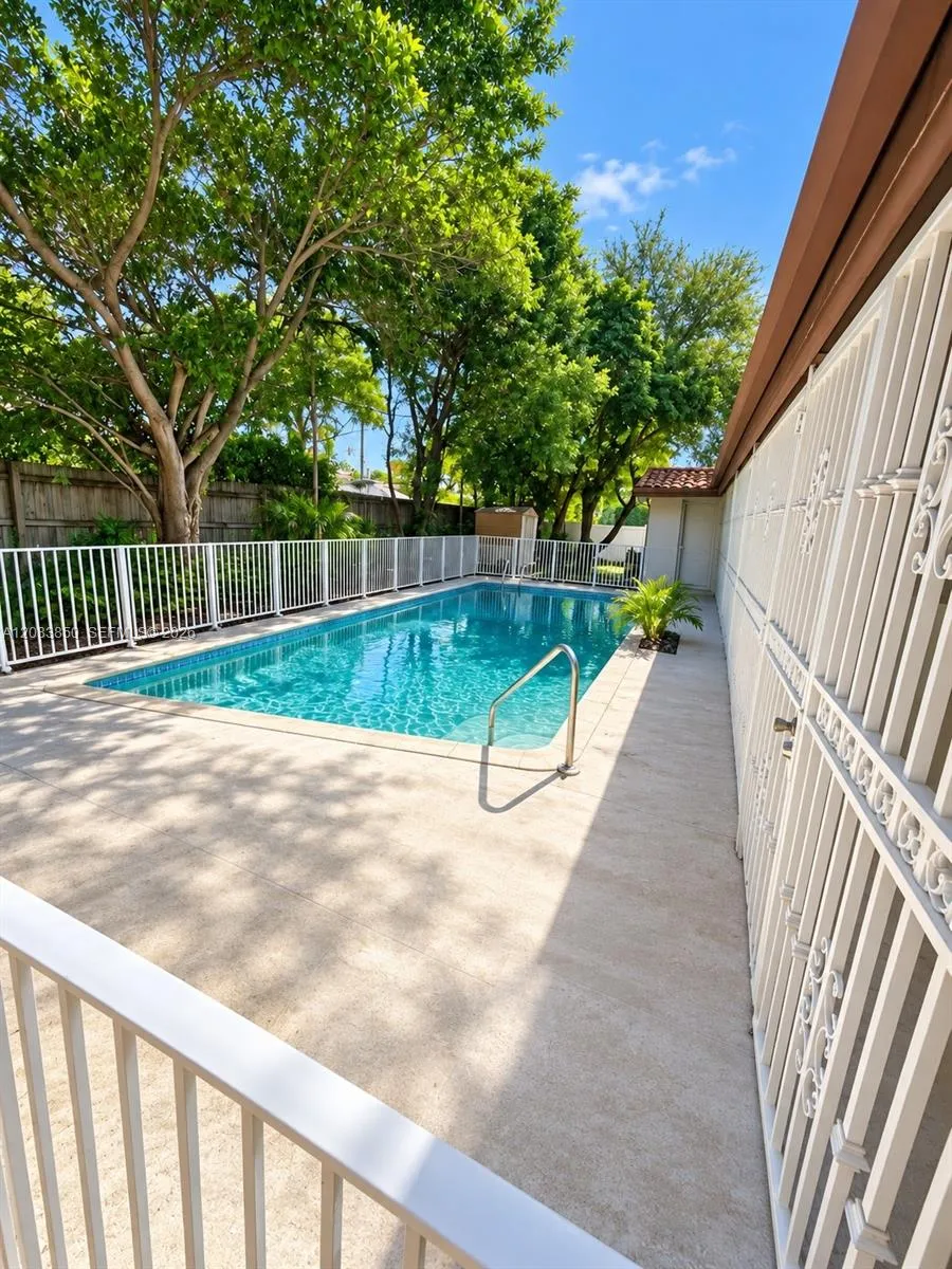 2161 NE 190th Ter Miami, FL 33179