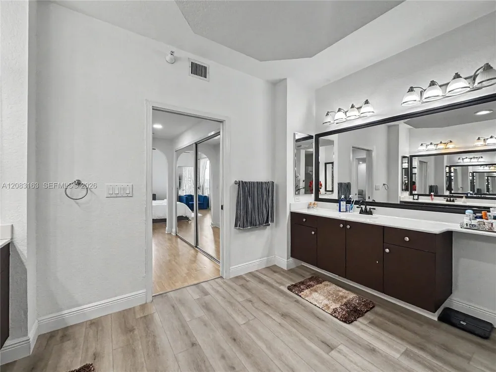 10700 NW 66th St #513 Doral, FL 33178