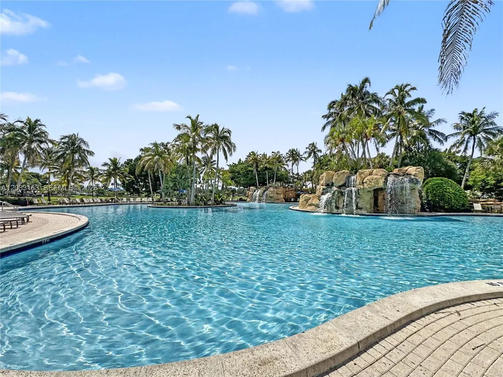 10700 NW 66th St #513 Doral, FL 33178
