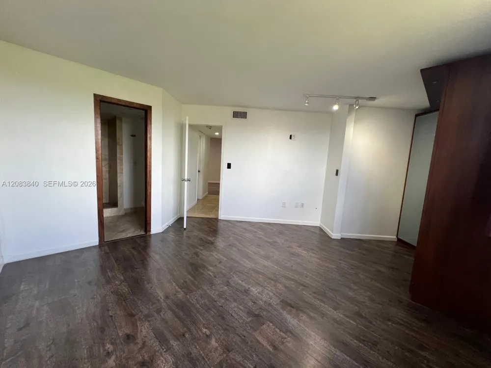 9715 Fontainebleau Blvd #E308 Miami, FL 33172
