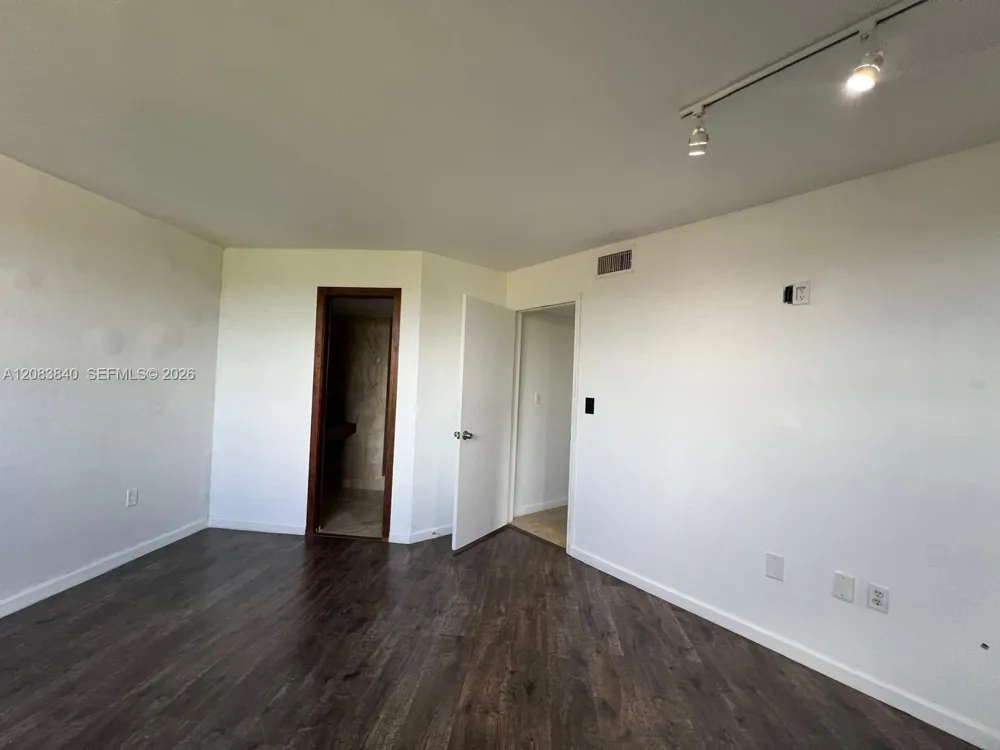 9715 Fontainebleau Blvd #E308 Miami, FL 33172