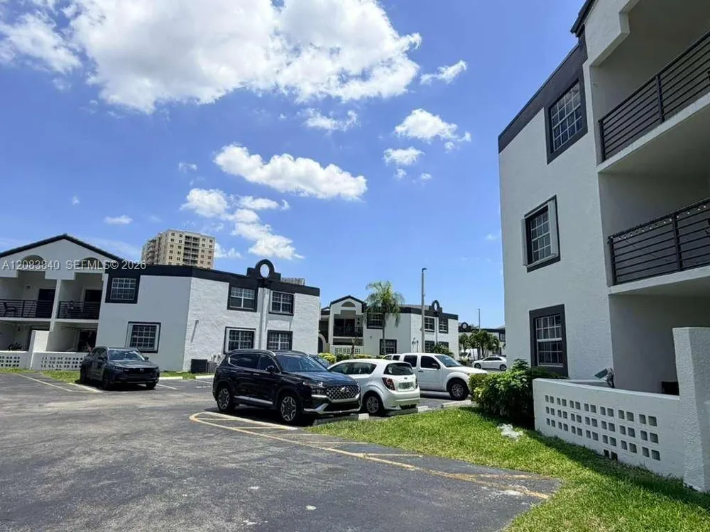 9715 Fontainebleau Blvd #E308 Miami, FL 33172