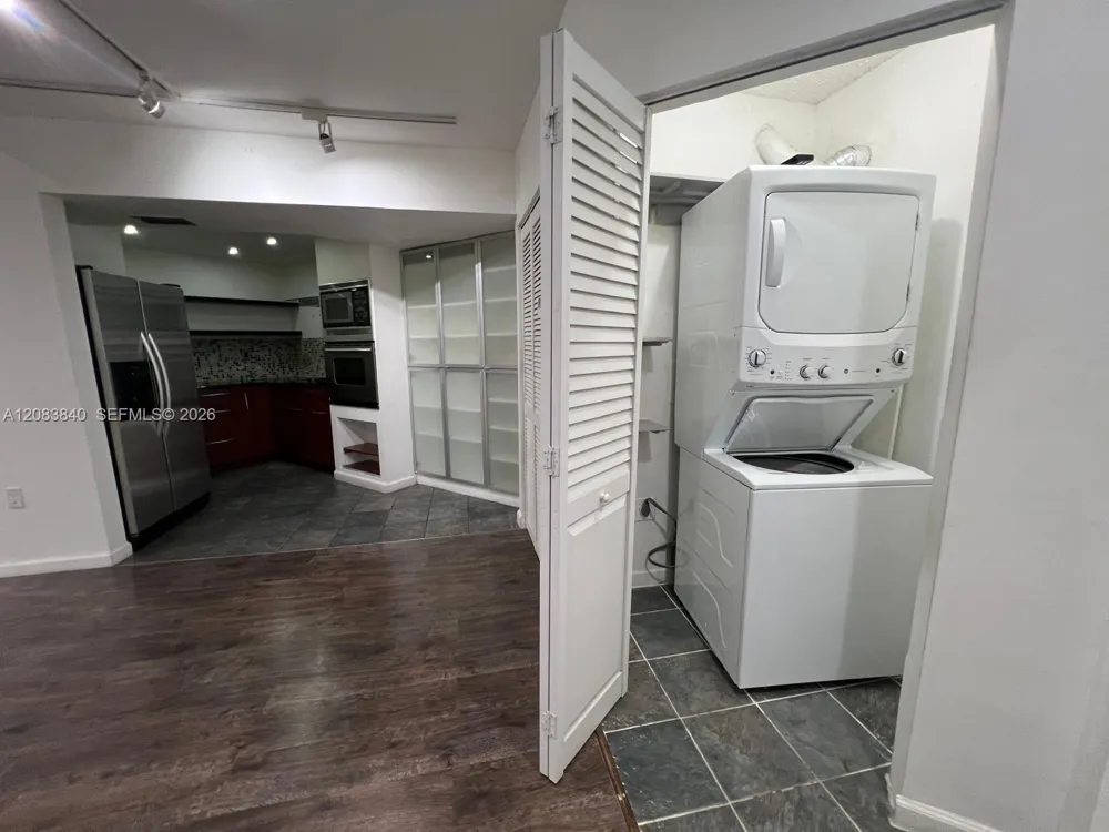 9715 Fontainebleau Blvd #E308 Miami, FL 33172