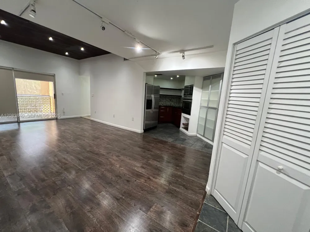 9715 Fontainebleau Blvd #E308 Miami, FL 33172