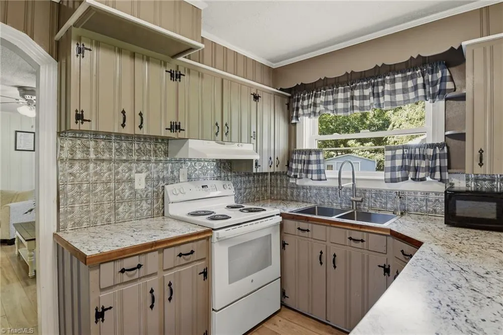 3438 E Pine Street Mount Airy, NC 27030