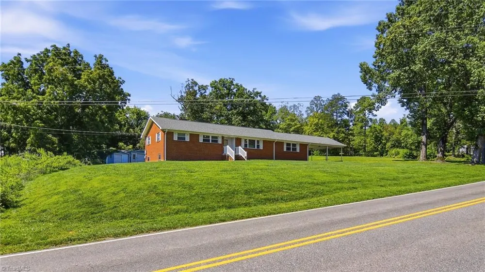 3438 E Pine Street Mount Airy, NC 27030