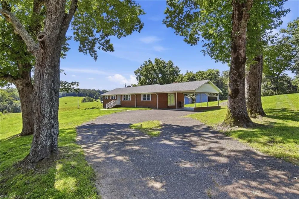 3438 E Pine Street Mount Airy, NC 27030