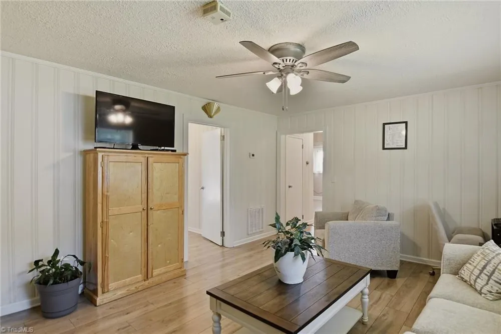 3438 E Pine Street Mount Airy, NC 27030