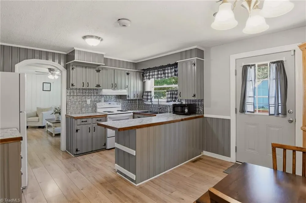 3438 E Pine Street Mount Airy, NC 27030