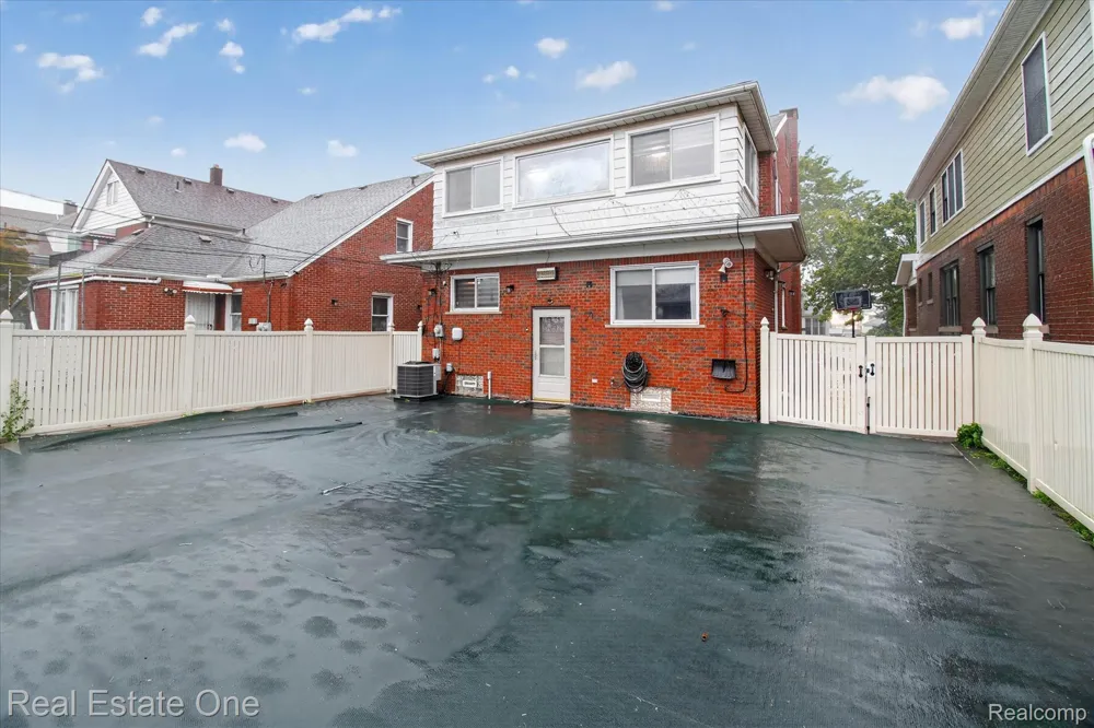 5001 REUTER STREET Dearborn City, MI 48126