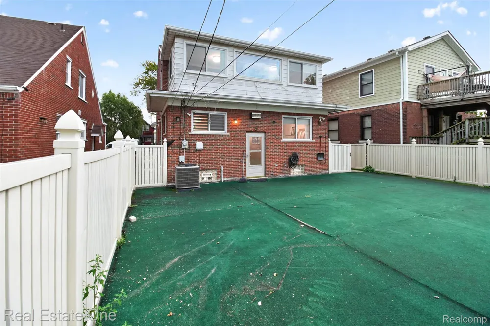 5001 REUTER STREET Dearborn City, MI 48126