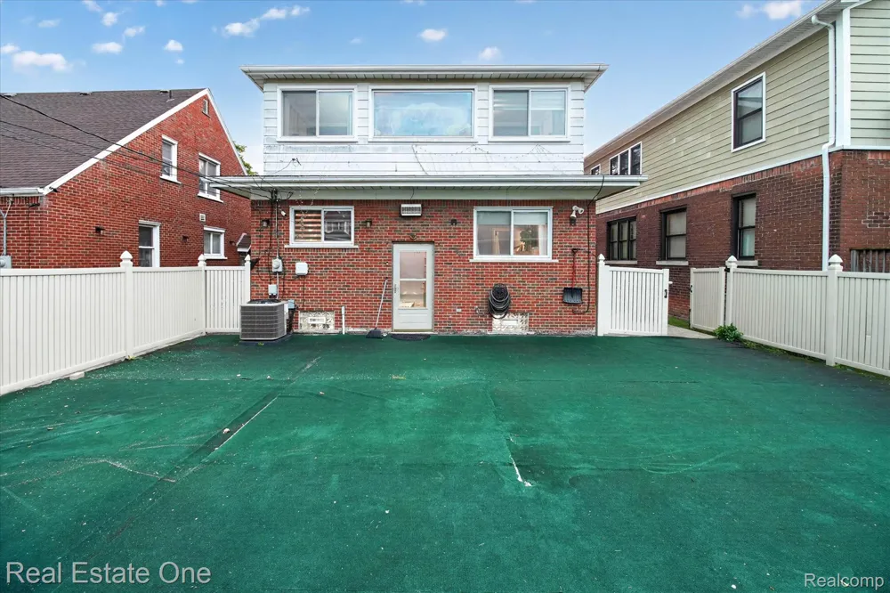 5001 REUTER STREET Dearborn City, MI 48126