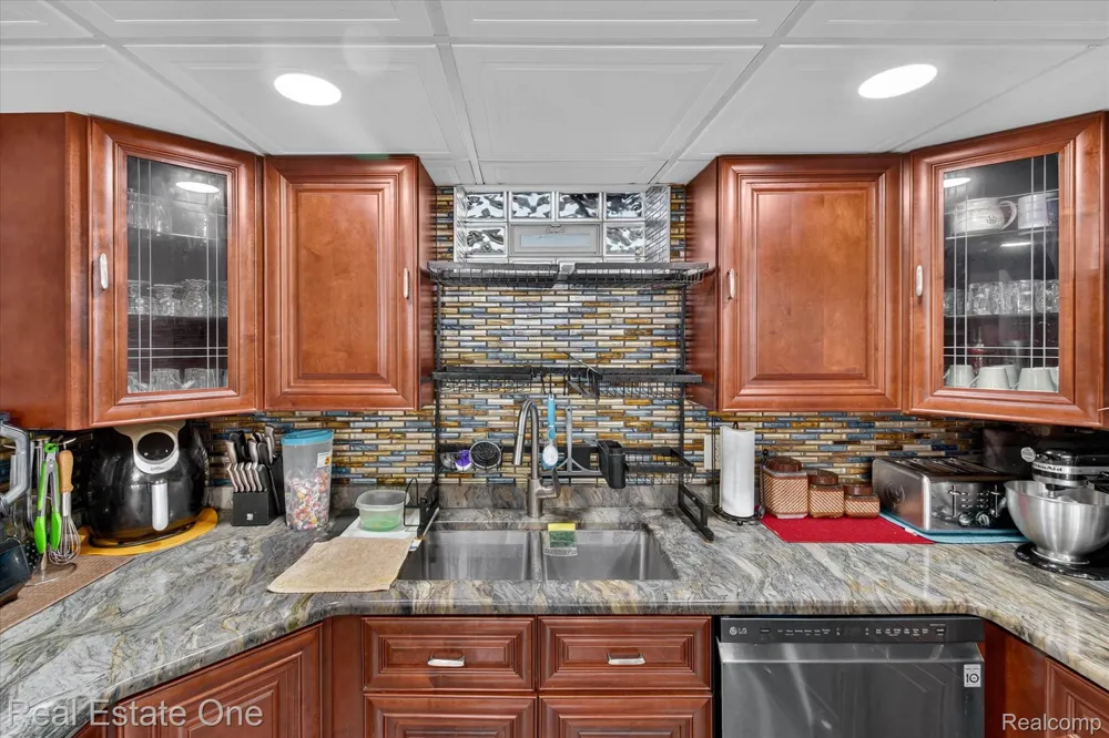 5001 REUTER STREET Dearborn City, MI 48126