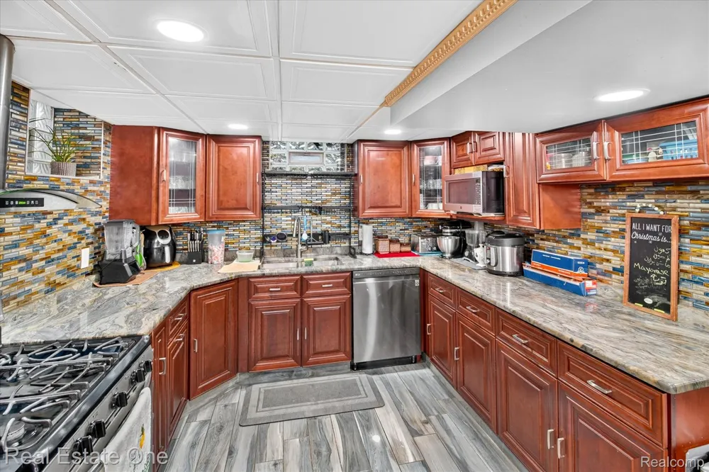 5001 REUTER STREET Dearborn City, MI 48126