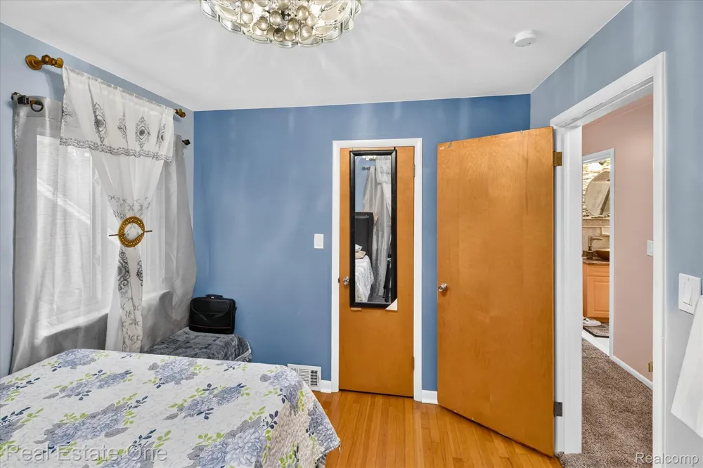 5001 REUTER STREET Dearborn City, MI 48126