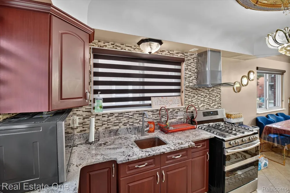 5001 REUTER STREET Dearborn City, MI 48126