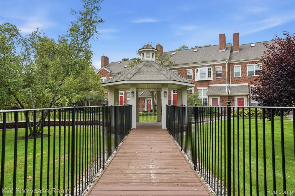 1522 Maryland Club Drive Royal Oak City, MI 48067