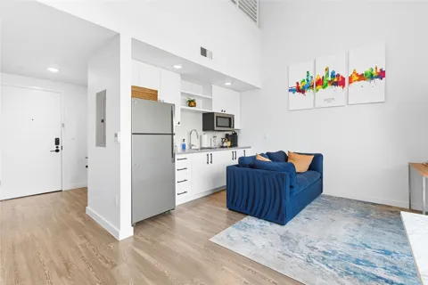49 Navasota Street #205