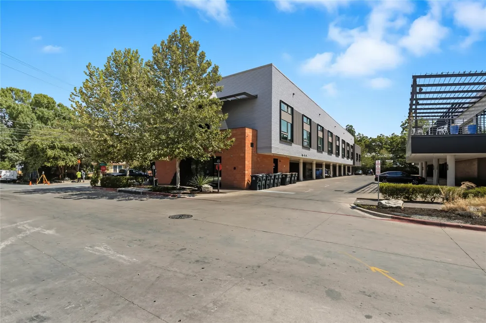 49 Navasota Street #205 Austin, TX 78702