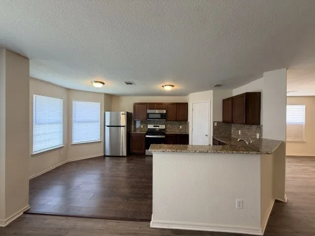 18421 Crestwind Cove Elgin, TX 78621