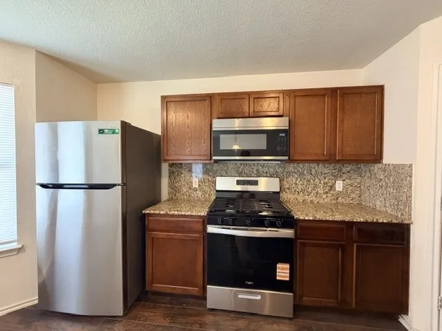 18421 Crestwind Cove Elgin, TX 78621
