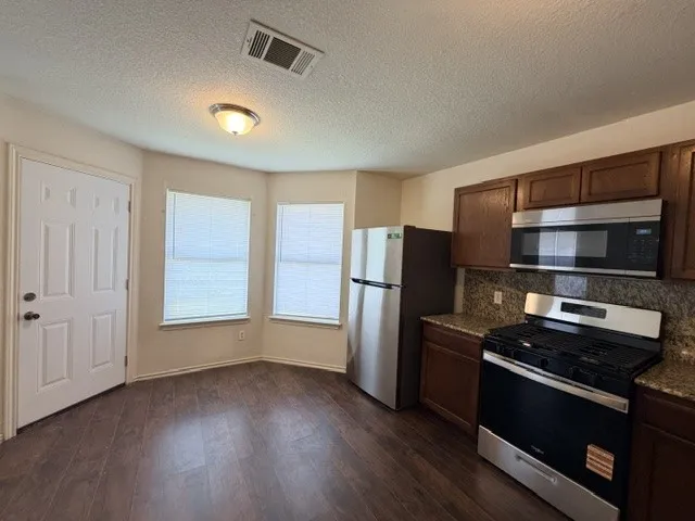 18421 Crestwind Cove Elgin, TX 78621