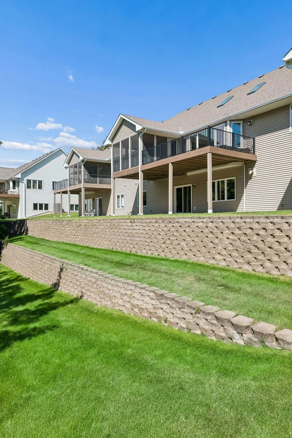 7063 Oak Pointe Curve Bloomington, MN 55438