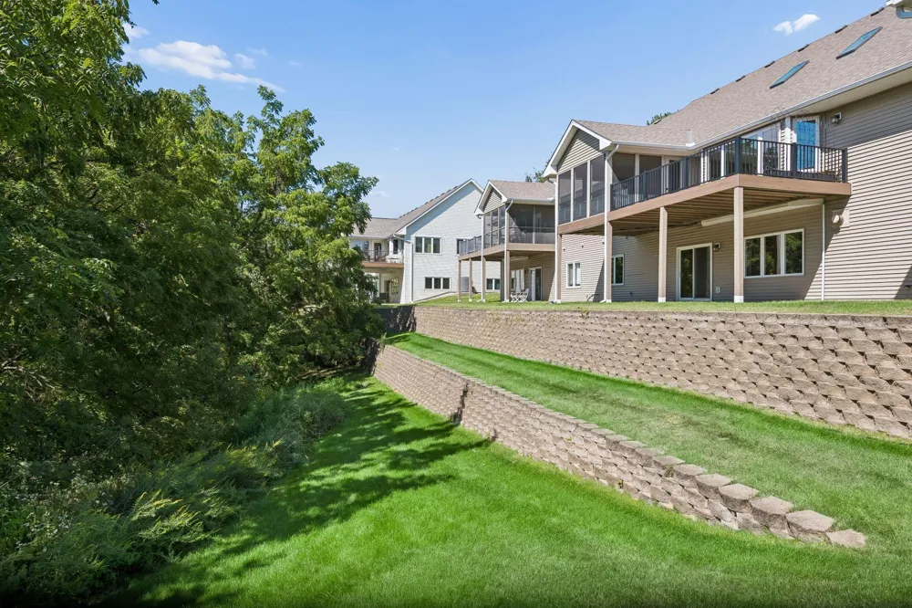 7063 Oak Pointe Curve Bloomington, MN 55438