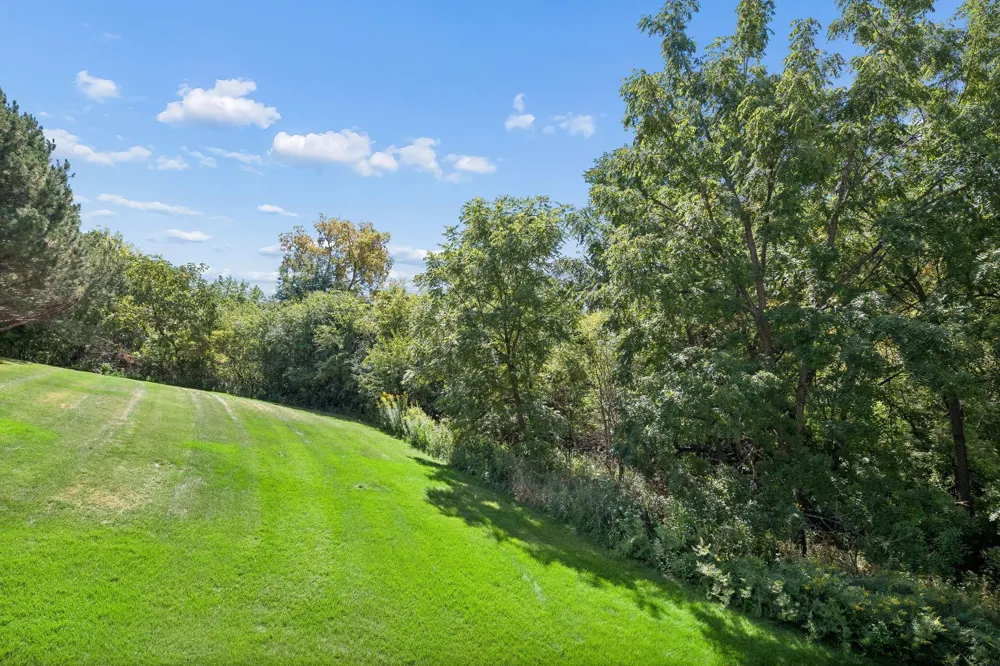 7063 Oak Pointe Curve Bloomington, MN 55438
