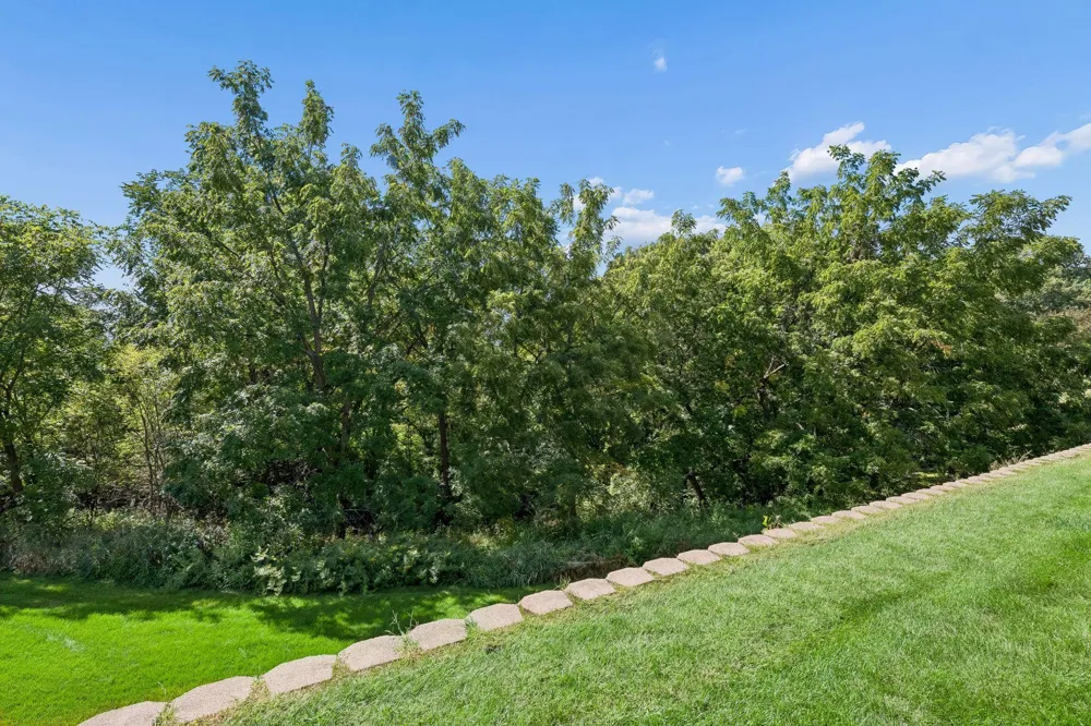 7063 Oak Pointe Curve Bloomington, MN 55438